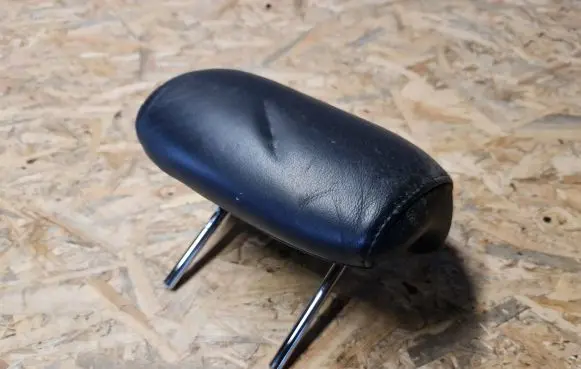 Lexus IS 200-300 Rear seat headrest 