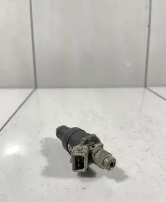 Audi A6 S6 C4 4A Fuel injector 078133551N