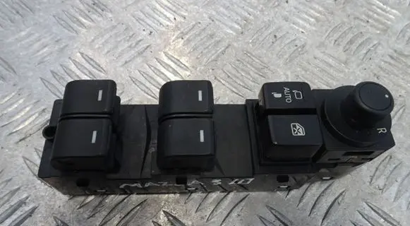 Mazda 3 III Electric window control switch BPN866350