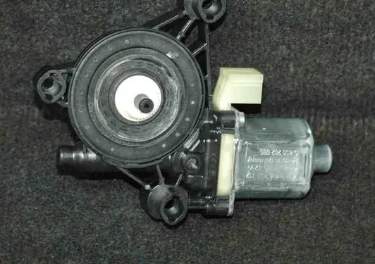 Audi A3 S3 8V Rear door window regulator motor 5Q0959802