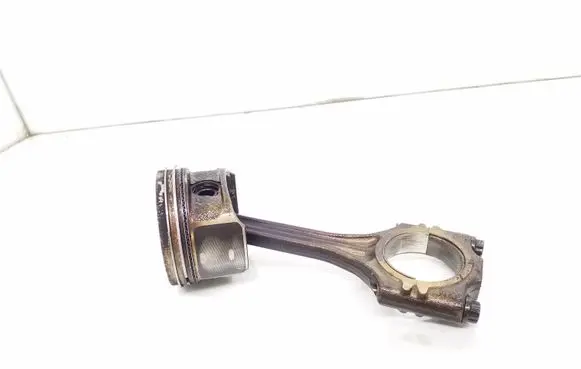 Volkswagen Polo Piston with connecting rod