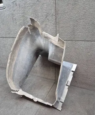 Audi Q7 4M Intercooler air guide/duct channel 4M0145333G