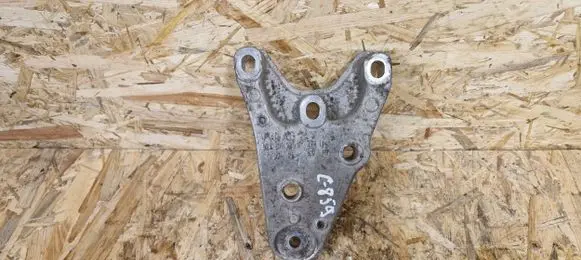 Engine mount bracket