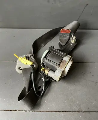 Subaru Legacy Front seatbelt 0428054