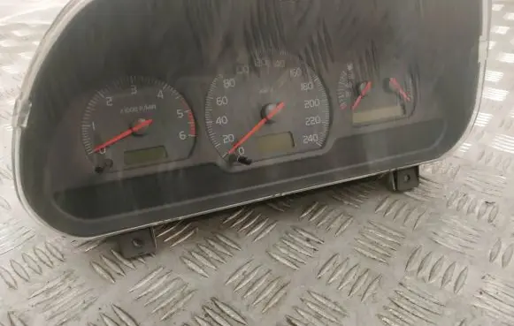 Volvo S40, V40 Speedometer (instrument cluster) 30857571