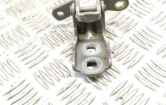 Opel Astra K Front door upper hinge
