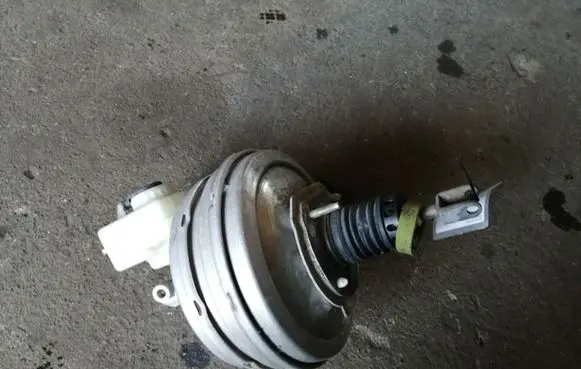 BMW 5 E60 E61 Brake booster