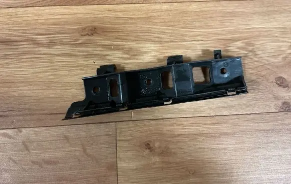 Volkswagen PASSAT B6 Front bumper mounting bracket 3C0807183