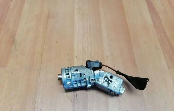 Peugeot 508 Ignition lock N0502455 N0503823