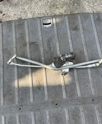 Volkswagen PASSAT B4 Wiper motor 0390241124