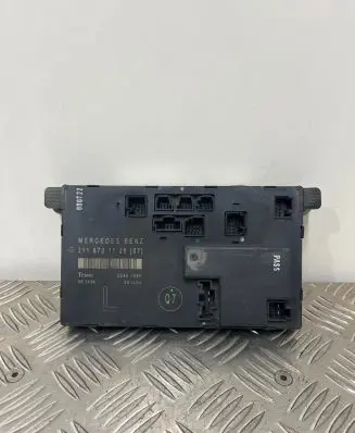 Mercedes-Benz E W211 Door control unit/module 2118701126