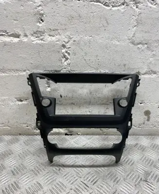 Radio/GPS head unit trim