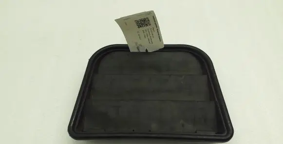 Quarter panel pressure vent