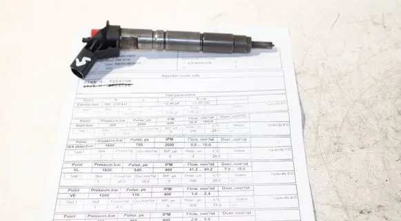 Mercedes-Benz Vito Viano W639 Fuel injector A6420700587 0445115027