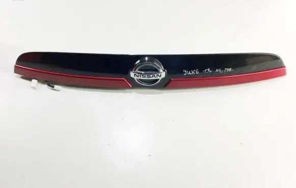 Nissan Juke I F15 Trunk door license plate light bar 