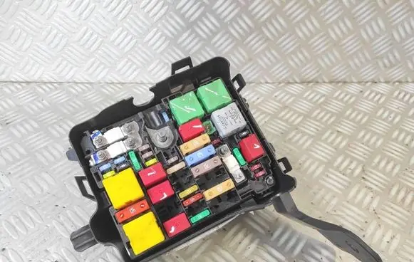 Peugeot 208 Fuse box set 9671924480