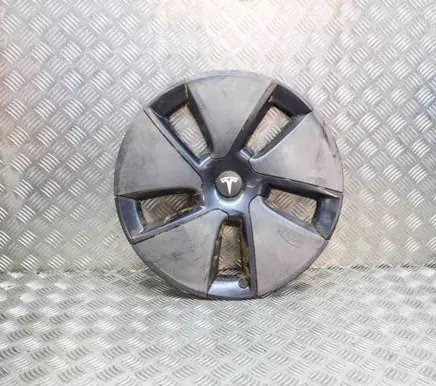 Tesla Model 3 R20 wheel hub/cap/trim 104427100A
