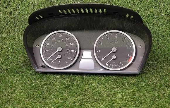 BMW 5 E60 E61 Speedometer (instrument cluster) 6983151 62116983151