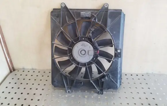 Honda CR-V Radiator cooling fan shroud 1680007940
