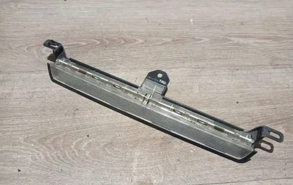 Volvo V70 Third/center stoplight 8658948