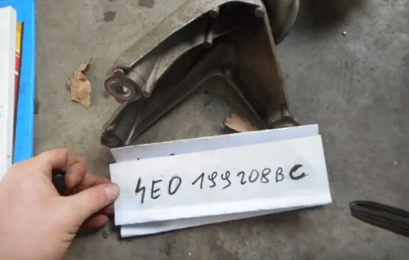 Audi A8 S8 D3 4E Engine mount bracket 4E0199208BC