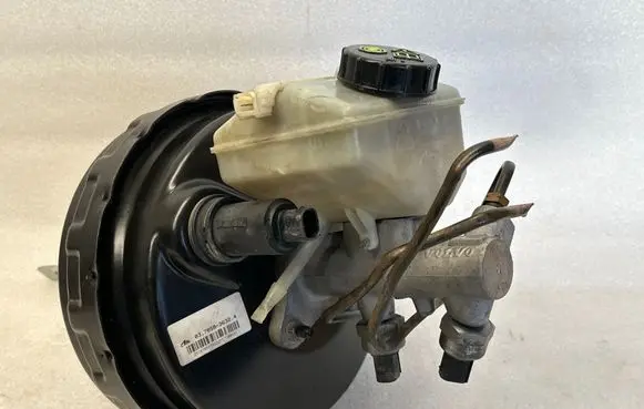 Volvo XC90 Brake booster 8683272