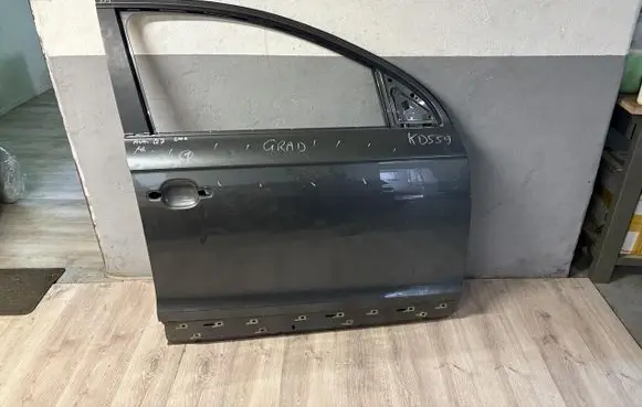 Audi Q7 4L Front door