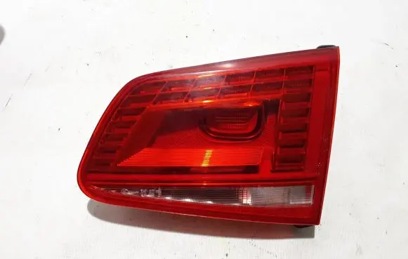 Volkswagen Touareg II Tailgate rear/tail lights 7P6945308