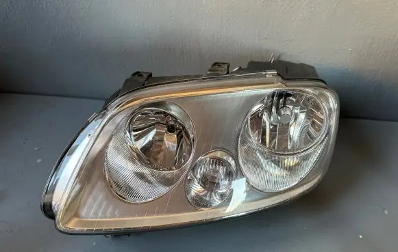 Volkswagen Caddy Headlight/headlamp 084411172L