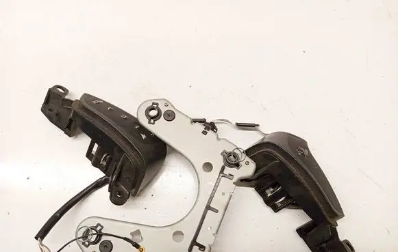 Toyota Avensis T250 Steering wheel buttons/switches 