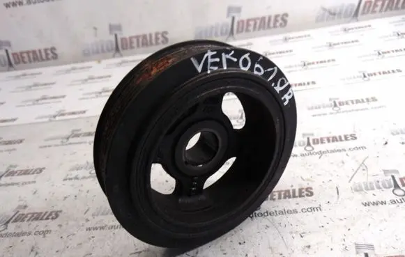 Toyota Avensis T250 Crankshaft pulley 134700D040