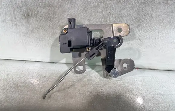 Volkswagen Touareg I Tailgate boot lock/latch motor 7l6827425a