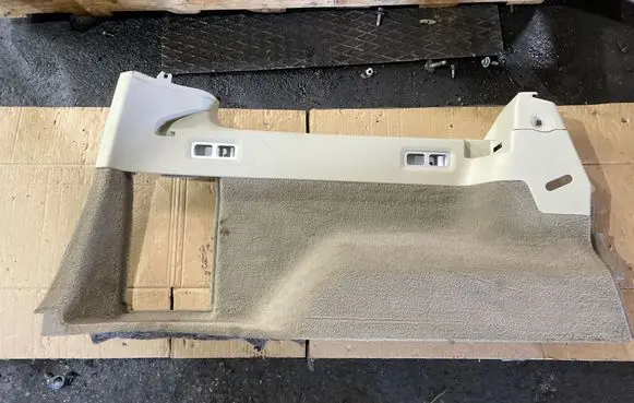 Volvo XC70 Trunk/boot lower side trim panel 39809593 2306597