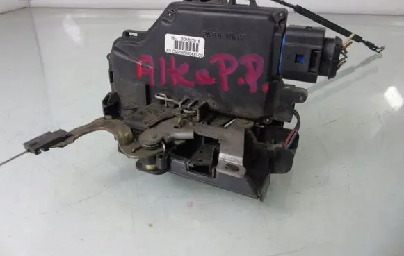 Seat Altea Front door lock 3D1837016