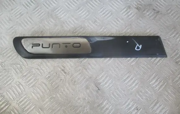 Fiat Grande Punto Rear arch trim 735497351