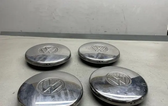 Volkswagen Beetle 1300 R13 wheel hub/cap/trim 