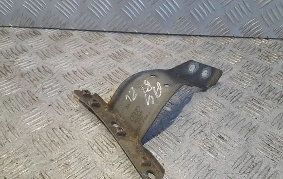 Audi A4 S4 B7 8E 8H Fender mounting bracket 8E0821136A