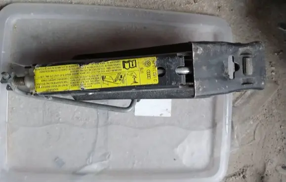 Volkswagen Golf V Tool set 1k0011031c