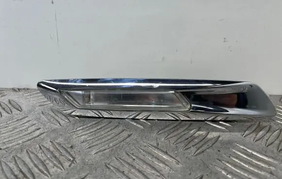 BMW 5 F10 F11 Front fender indicator light 7154167 7154169