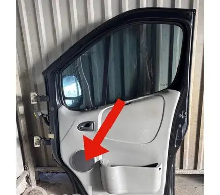 Renault Trafic II (X83) Front door speaker cover trim 7700812471