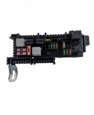 Mercedes-Benz C W204 Fuse module 1670658
