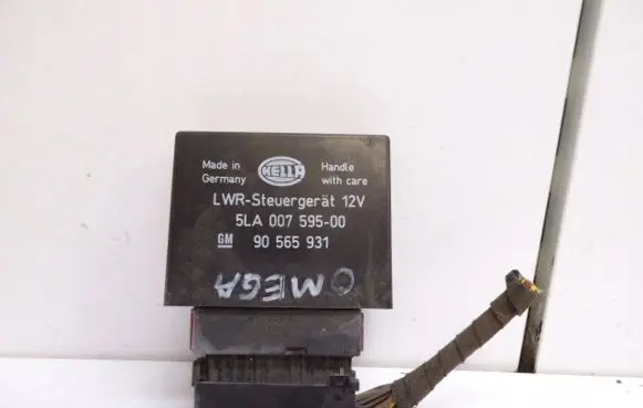 Opel Omega B2 Day light relay 90565931