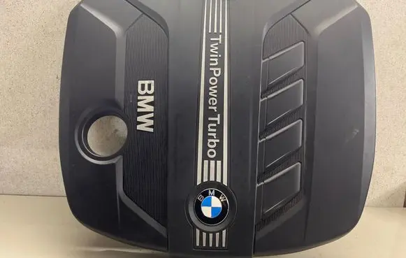 BMW 5 F10 F11 Engine cover (trim) 8510475 11252010 3L34105