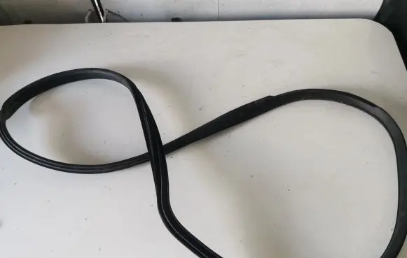 Rear door rubber seal (on body)