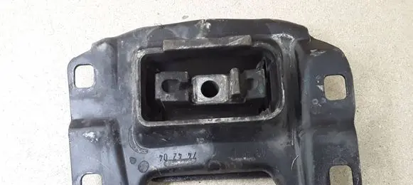 Volvo V50 Engine mount bracket 4N517M121 322A40C