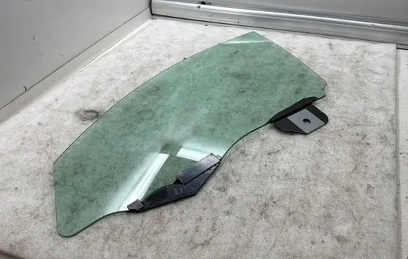 Tesla Model Y Front door window glass four-door 158261601B 1459536 43R011693