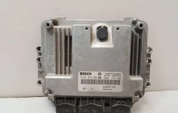 Renault Megane II Engine control unit/module 0281013366 8200631560 8200601334