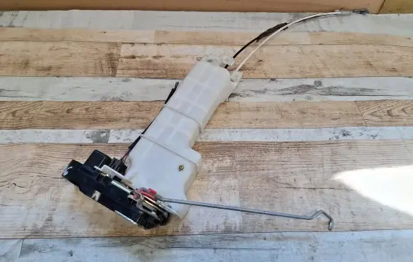 Chrysler Pacifica Rear door lock