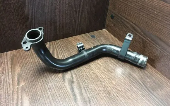 Coolant pipe/hose