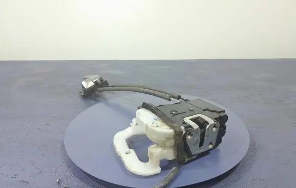 Hyundai ix35 Front door lock 81310-2Y000